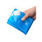 Bolsa líquida azul de Flodable 2.8oz 5L con uso del agua potable del canalón